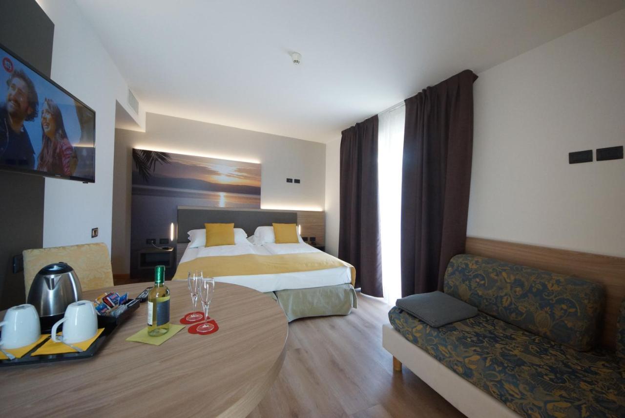Ambassador Hotel 3*